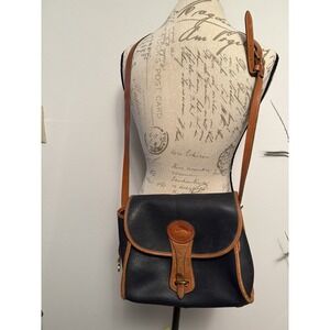 Vintage Dooney & Bourke ESSEX Black Leather CROSSBODY BAG all weather Heritage